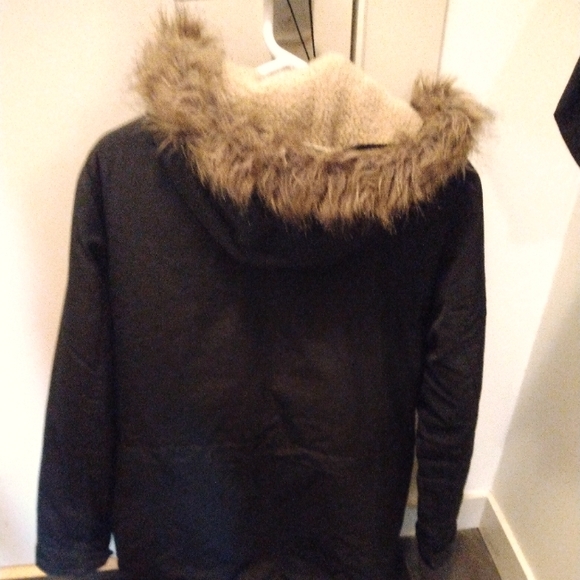 Old navy winter jacket size medium - Picture 2 of 3